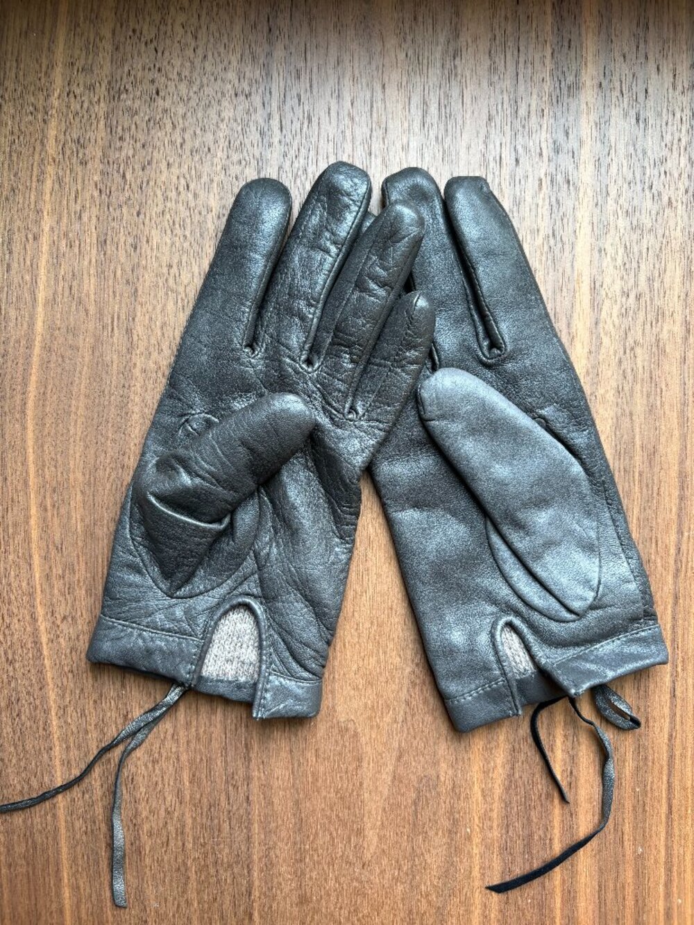 Women's Green Leather Gloves Lined with Ribbon Tie (Extra Small) (Like New)